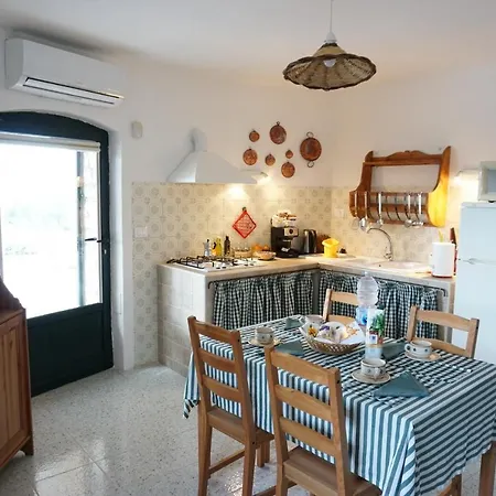 Trullo Ada * Челье-Мессапика